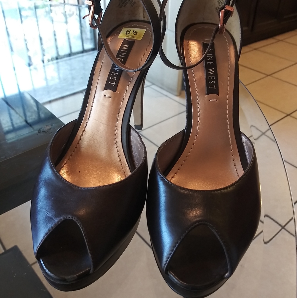 Peak toe shoe